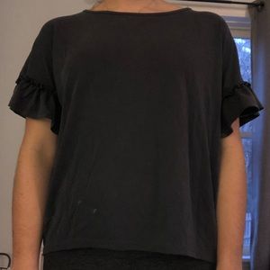 Short grey t with adorable ruffled sleeves